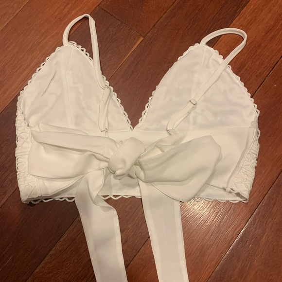 Lace Crochet V-Neck Crop Top White - Picture 6 of 8